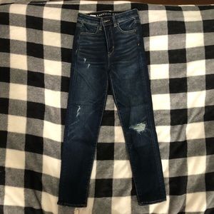 American Eagle Highest Rise Jegging w Hole on Knee